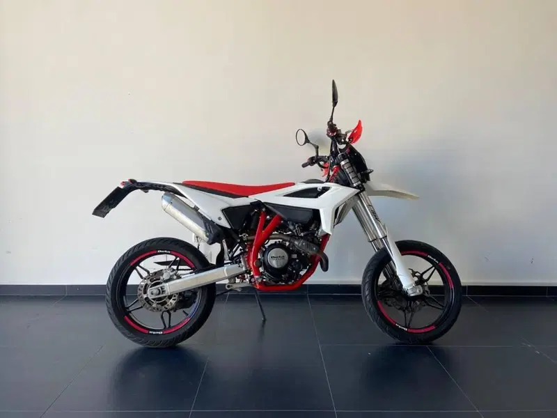 Betamotor RR 125 4T Motard LC (2021 - 23) (2)
