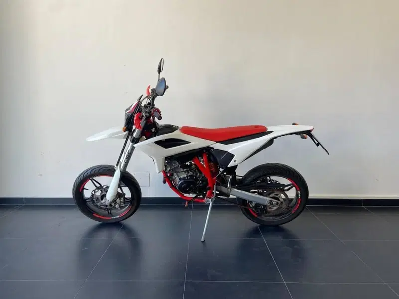 Betamotor RR 125 4T Motard LC (2021 - 23) (6)