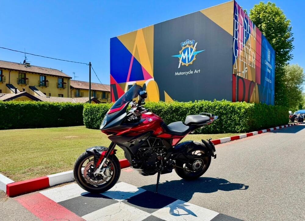 MV Agusta Turismo Veloce 800 Lusso SCS (2021 - 25) (2)