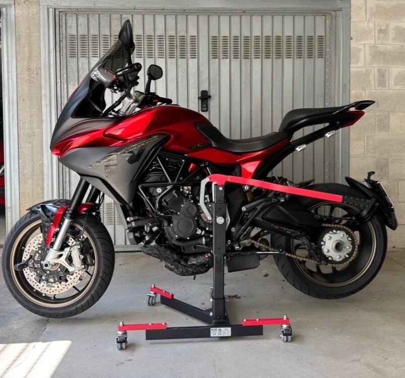 MV Agusta Turismo Veloce 800 Lusso SCS (2021 - 25) (3)