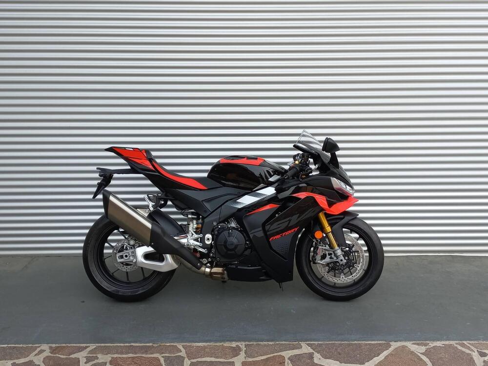 Aprilia RSV4 1100 Factory (2025) (3)