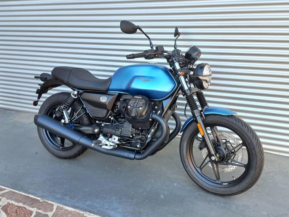 Moto Guzzi V7 Stone (2025) (4)