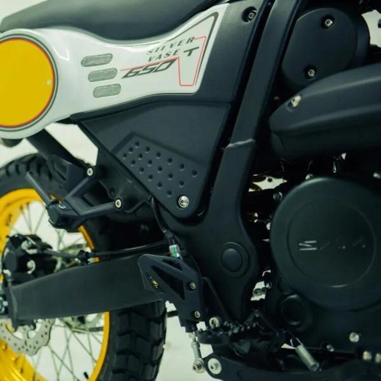 Swm Silver Vase 440 (2015 - 16) (3)