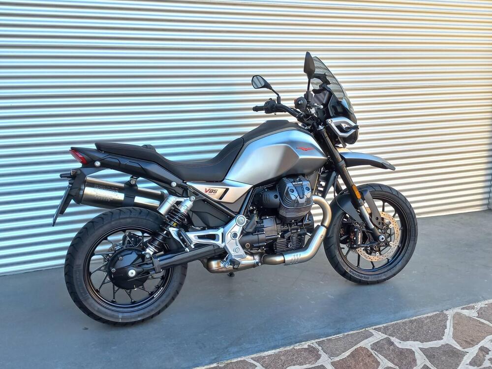 Moto Guzzi V85 Strada (2024 - 25) (2)