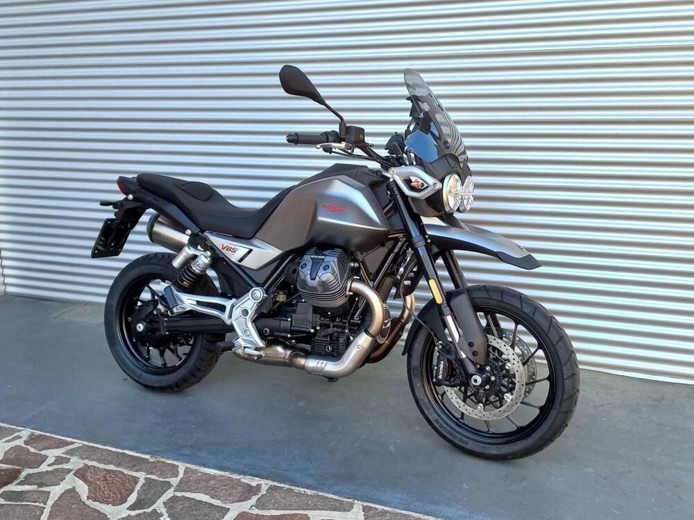 Moto Guzzi V85 Strada (2024 - 25) (4)