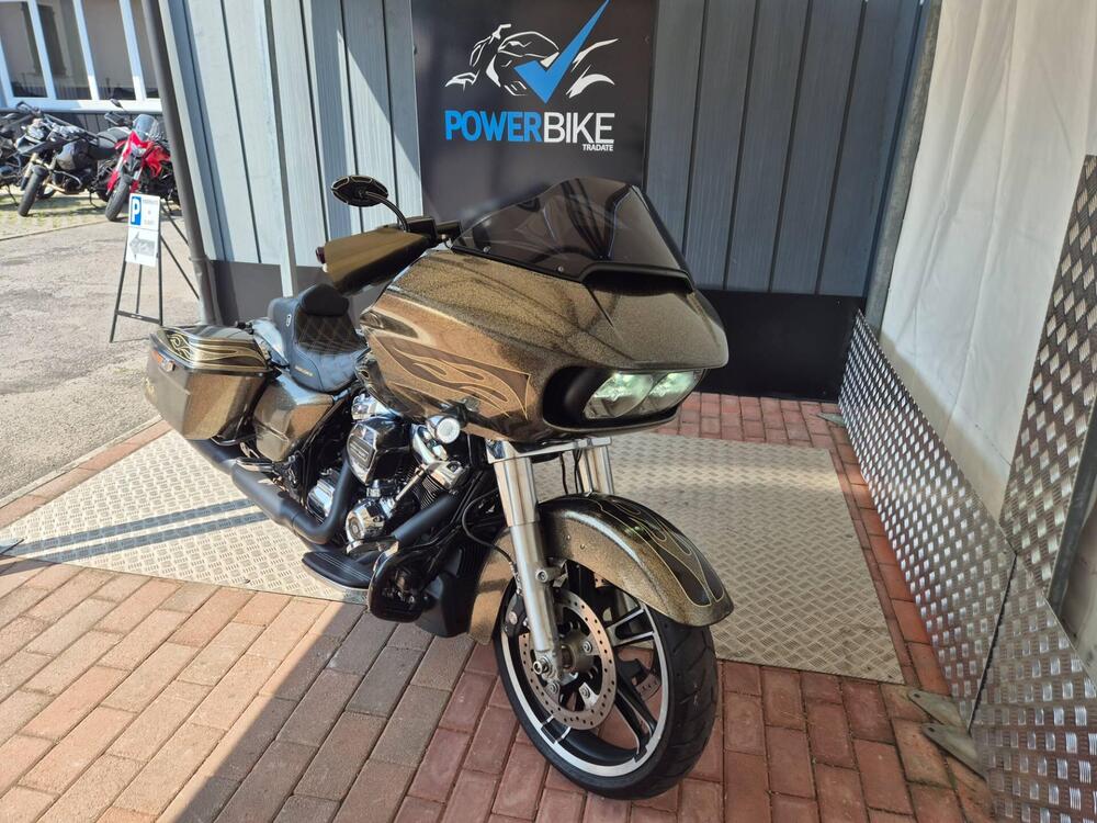 Harley-Davidson 1800 Road Glide Ultra (2014 - 16) - FLTRUSE (2)