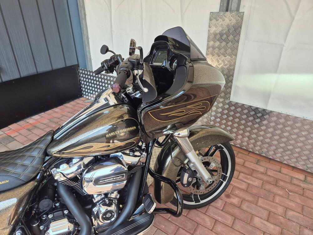 Harley-Davidson 1800 Road Glide Ultra (2014 - 16) - FLTRUSE (3)