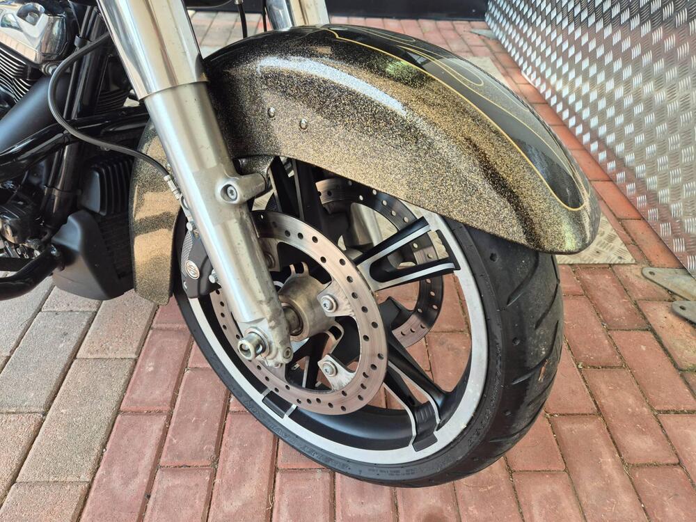 Harley-Davidson 1800 Road Glide Ultra (2014 - 16) - FLTRUSE (4)