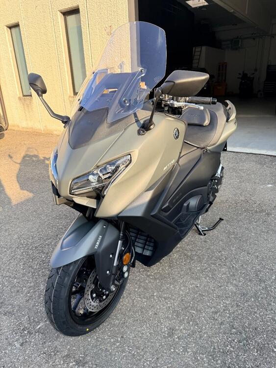 Yamaha T-Max 560 Tech Max (2025) (2)