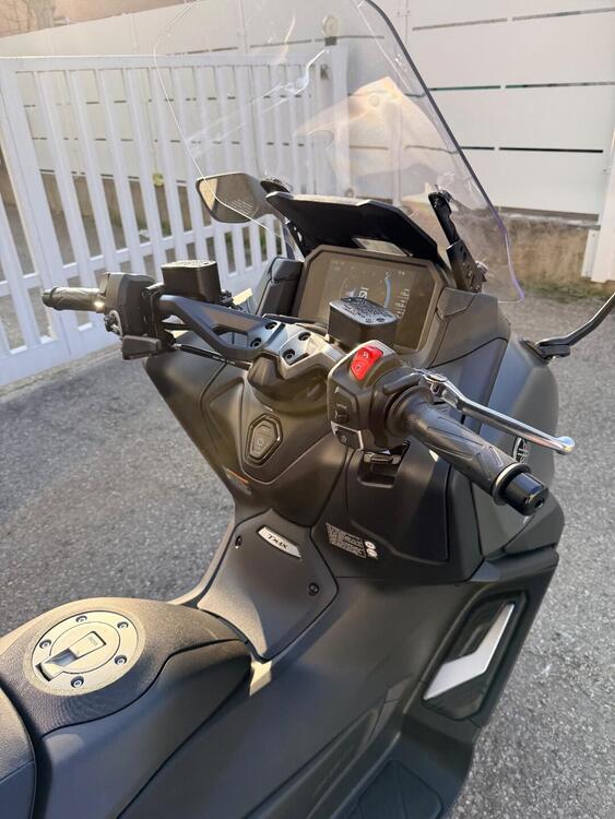 Yamaha T-Max 560 Tech Max (2025) (4)