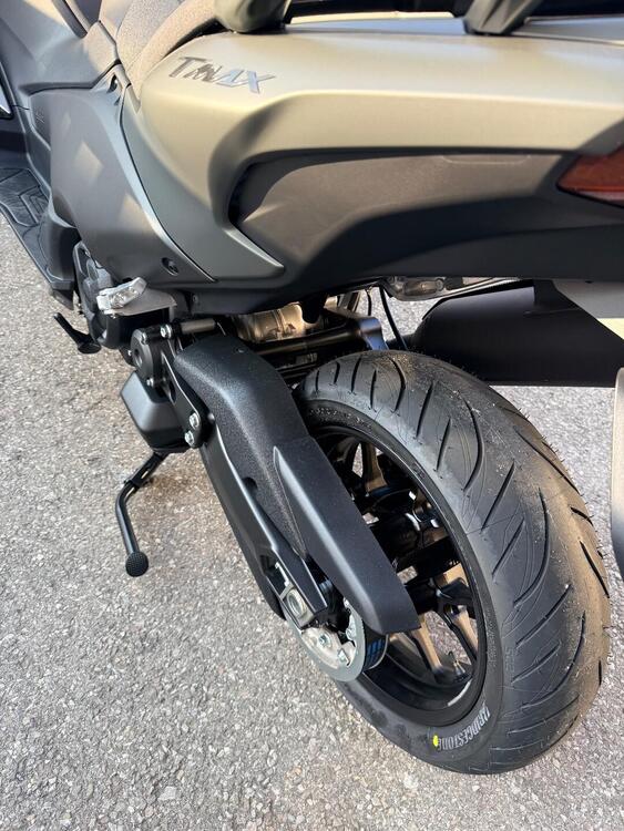 Yamaha T-Max 560 Tech Max (2025) (5)