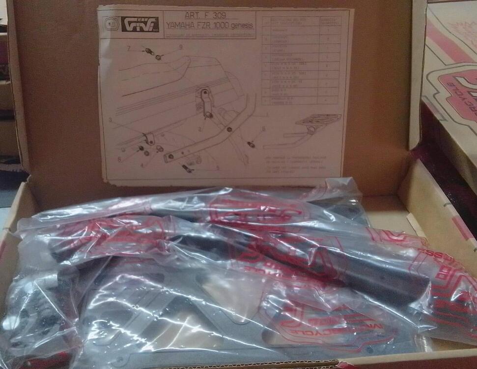 F309 KIT portapacchi posteriore YAMAHA Givi