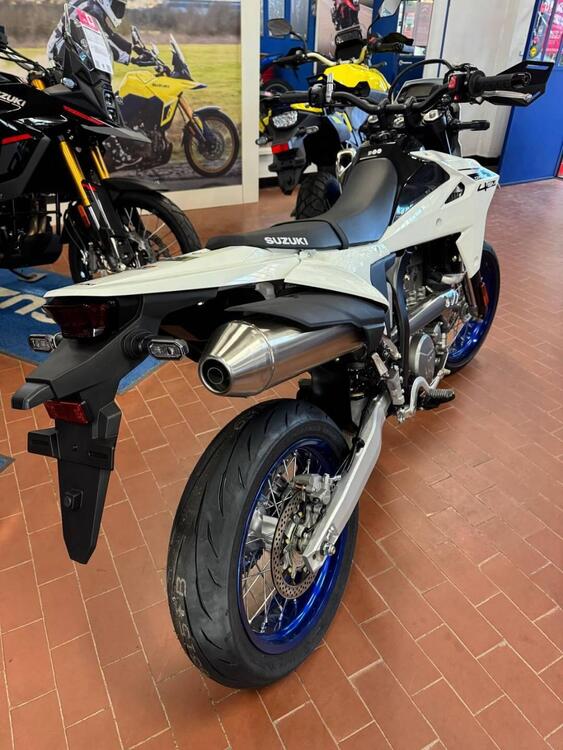 Suzuki DR-Z4SM (2025) (3)