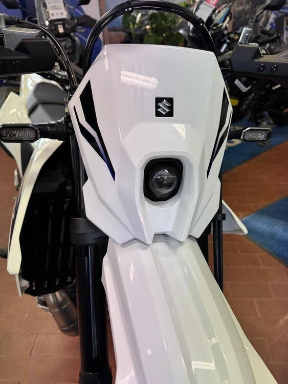 Suzuki DR-Z4SM (2025) (4)