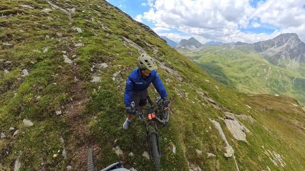 A 3.000 metri in e-bike: abbiamo raggiunto la seconda fortezza più alta d'Europa (6)