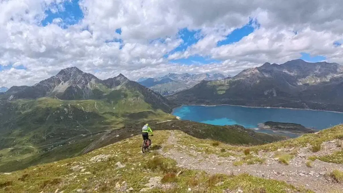 A 3.000 metri in e-bike: abbiamo raggiunto la seconda fortezza più alta d'Europa (7)