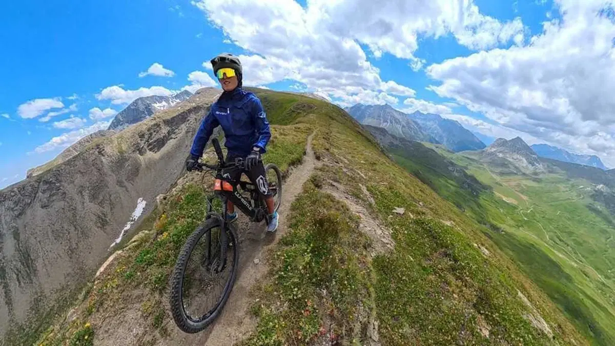 A 3.000 metri in e-bike: abbiamo raggiunto la seconda fortezza più alta d'Europa (11)