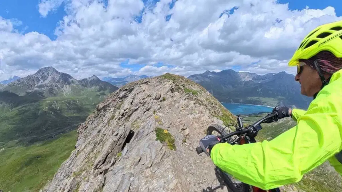 A 3.000 metri in e-bike: abbiamo raggiunto la seconda fortezza più alta d'Europa (12)