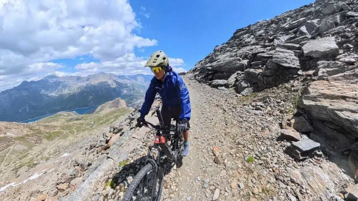 A 3.000 metri in e-bike: abbiamo raggiunto la seconda fortezza più alta d'Europa (15)