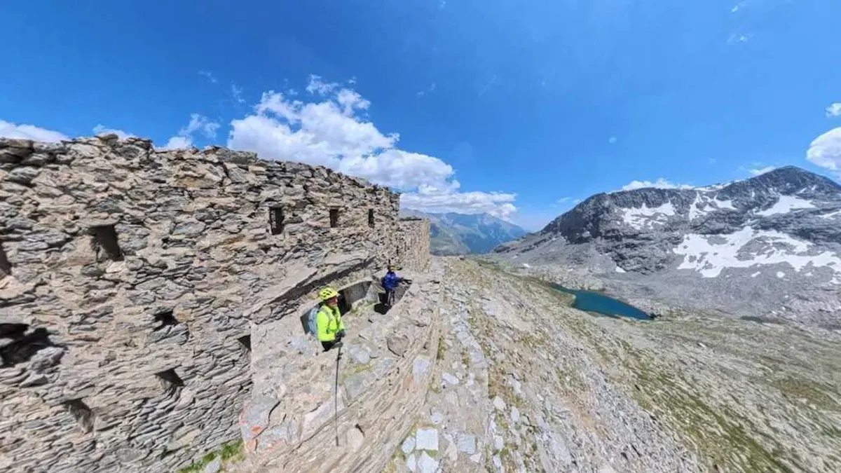 A 3.000 metri in e-bike: abbiamo raggiunto la seconda fortezza più alta d'Europa (24)