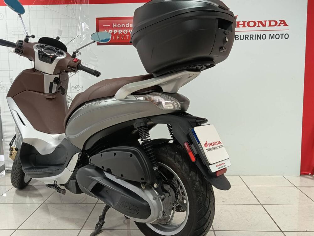Piaggio Beverly 350 ABS (2016 - 20) (4)