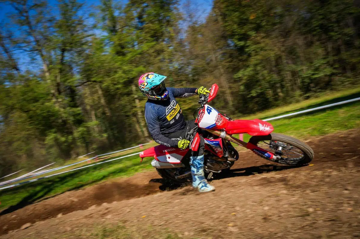 Honda CRF RX 250, 300 o 450? Qual è la miglior cilindrata per fare enduro? Honda ha la risposta giusta [VIDEO e GALLERY] 