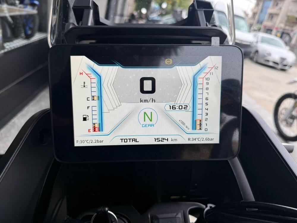 QJ Motor SVT 650 X (2025) (4)