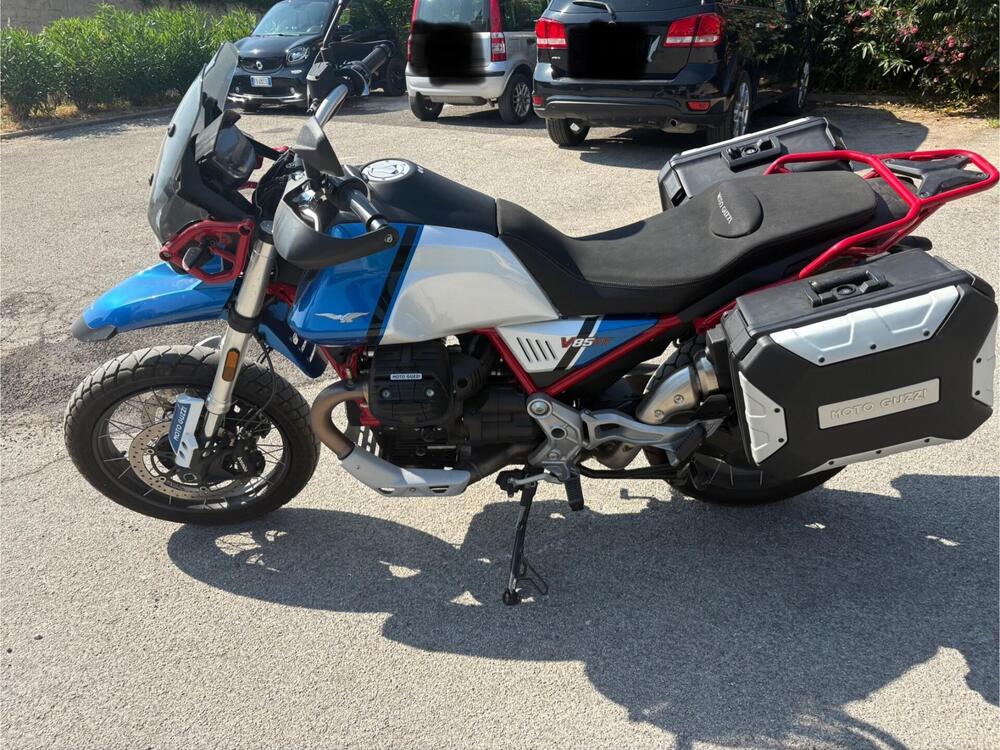 Moto Guzzi V85 TT Evocative Graphics (2021 - 23)