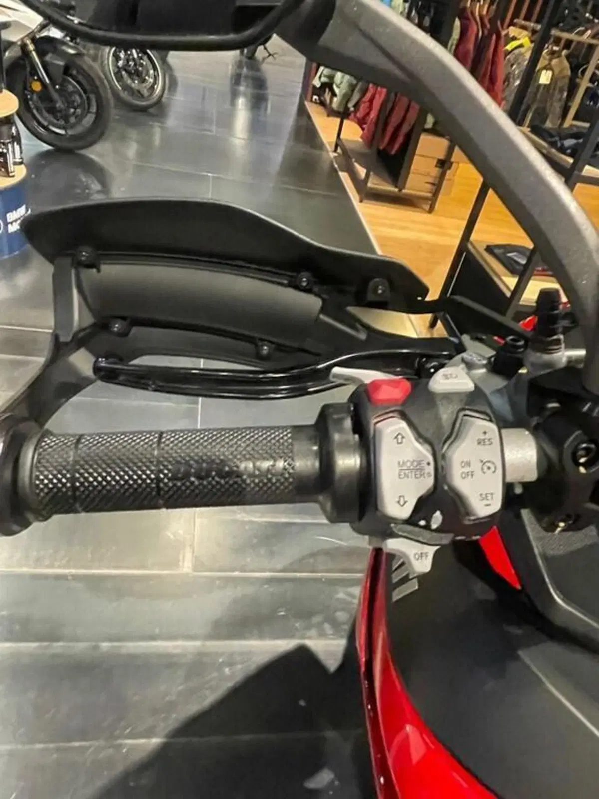 Ducati Multistrada V2 S (2022 - 24) (3)