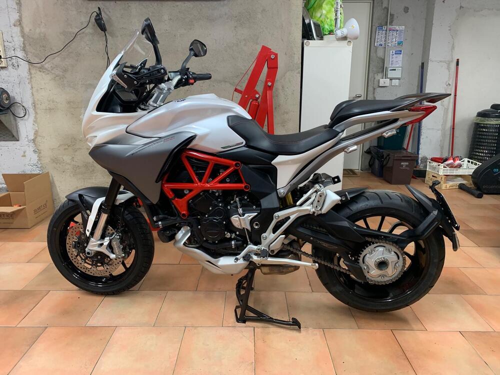 MV Agusta Turismo Veloce 800 Lusso (2020) (2)