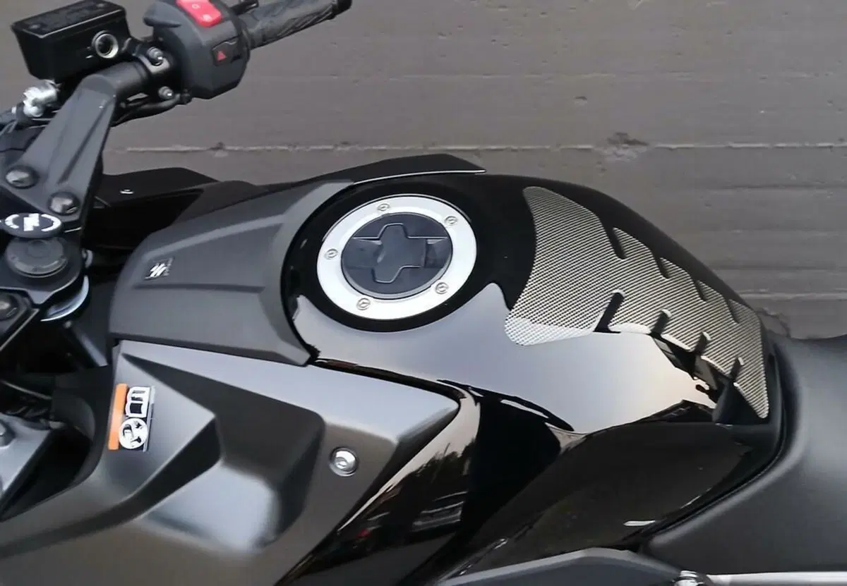 Suzuki GSX-8S Team Suzuki Edition (2024) (3)