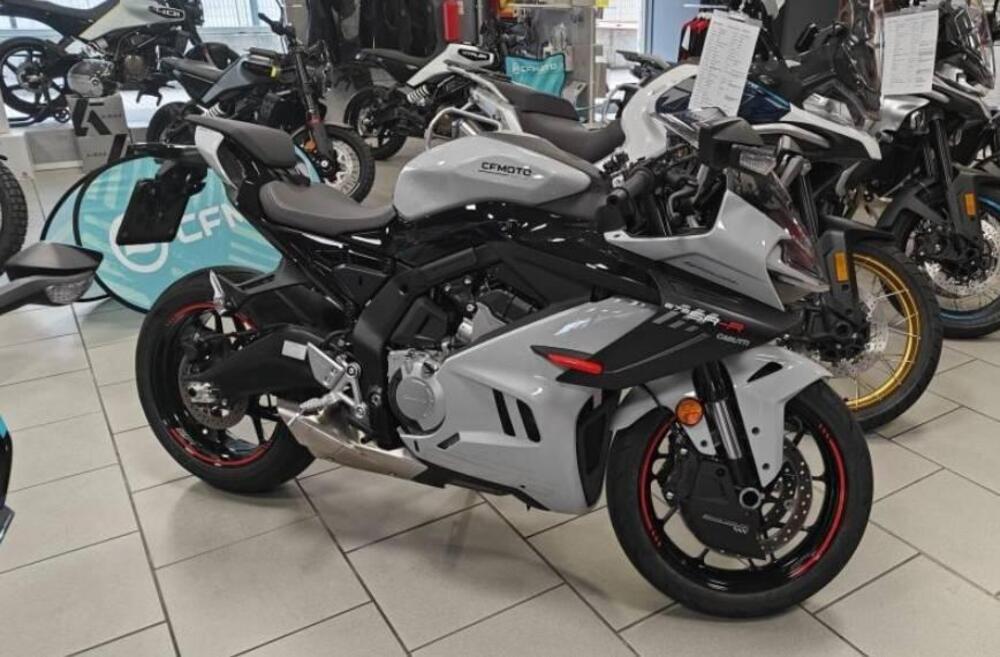 CFMOTO 675SR-R (2025)