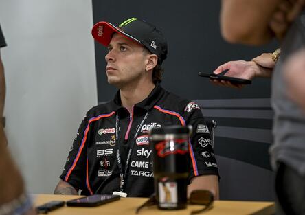 Bezzecchi spiega l'incidente con Marquez: Il problema è stato fuori dalla pista: il gradino della ghiaia 