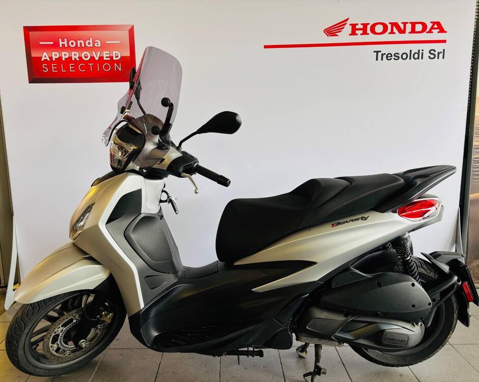 Piaggio Beverly 300 Hpe (2021) (2)