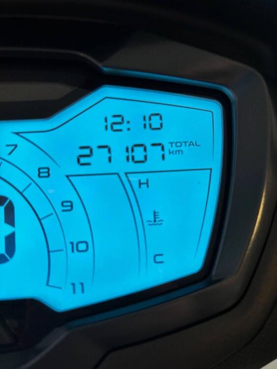 Piaggio Beverly 300 Hpe (2021) (3)