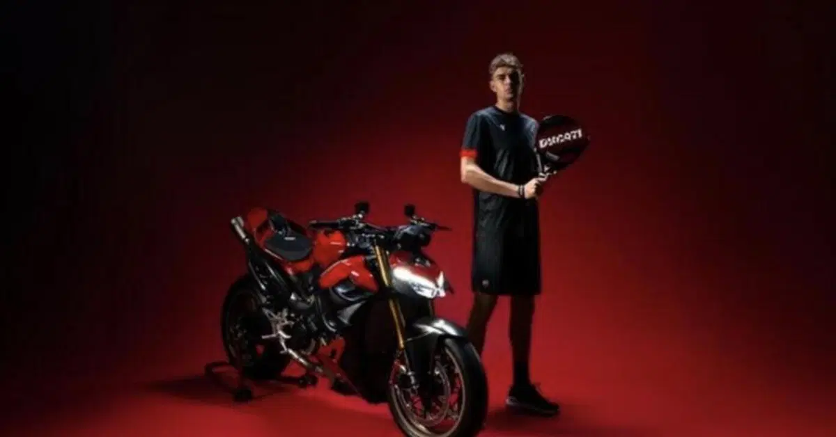 Accordo Ducati Macron: il marchio d'abbigliamento sportivo ora al fianco della rossa di Bologna