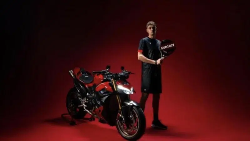 Accordo Ducati Macron: il marchio d'abbigliamento sportivo ora al fianco della rossa di Bologna