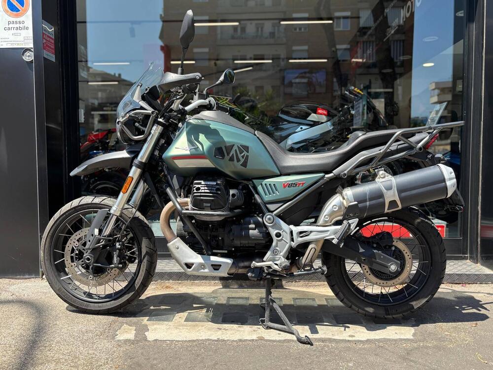 Moto Guzzi V85 TT (2021 - 23) (3)