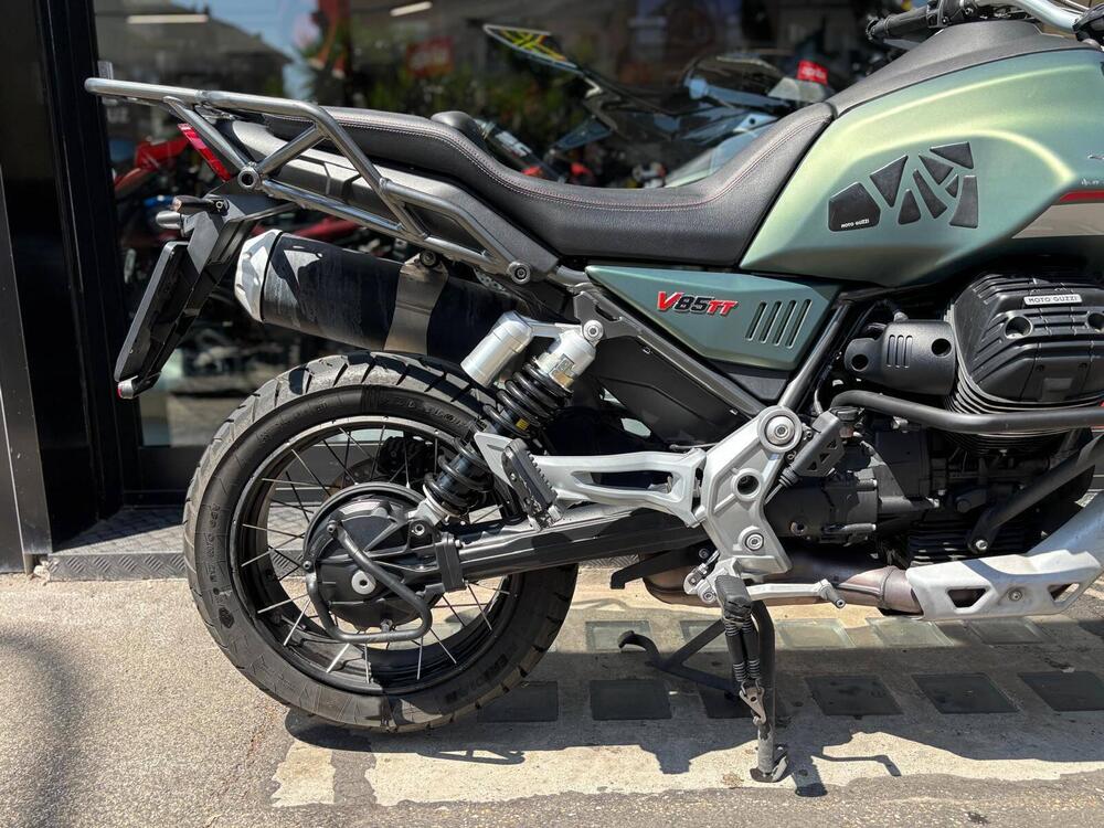 Moto Guzzi V85 TT (2021 - 23) (4)