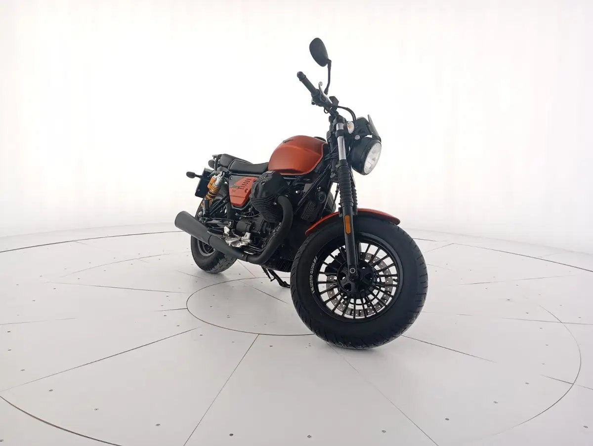 Moto Guzzi V9 Bobber Sport (2019 - 20) (6)