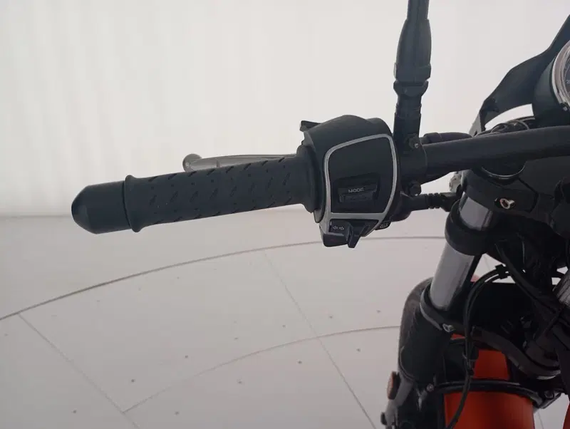 Moto Guzzi V9 Bobber Sport (2019 - 20) (11)