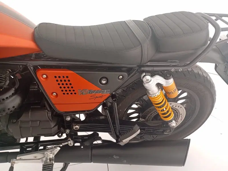 Moto Guzzi V9 Bobber Sport (2019 - 20) (12)