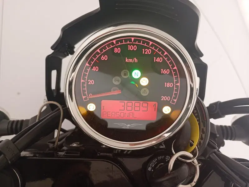 Moto Guzzi V9 Bobber Sport (2019 - 20) (7)