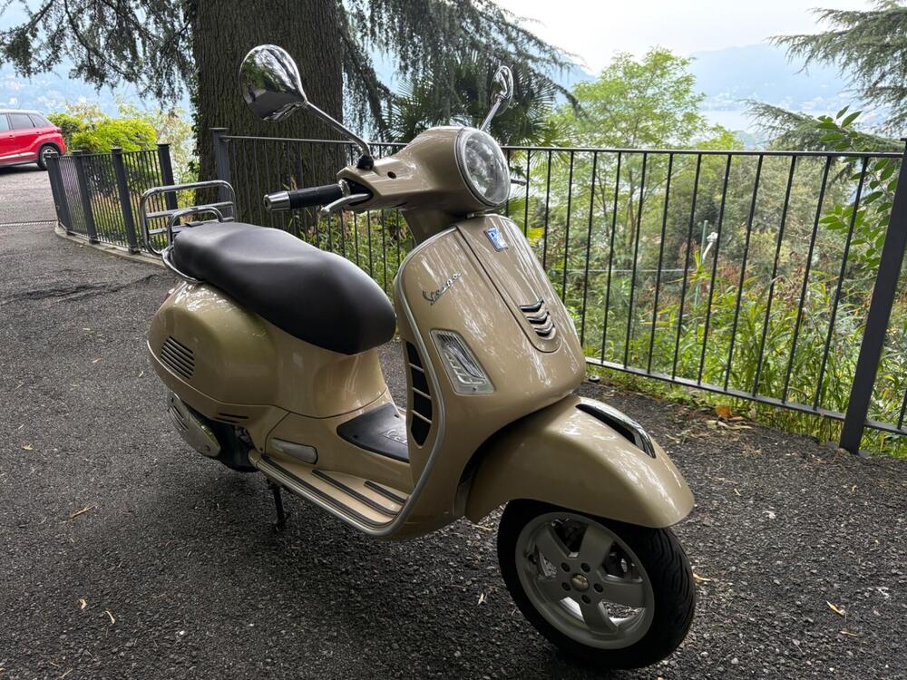 Vespa GTS 300 (2017 - 18) (2)