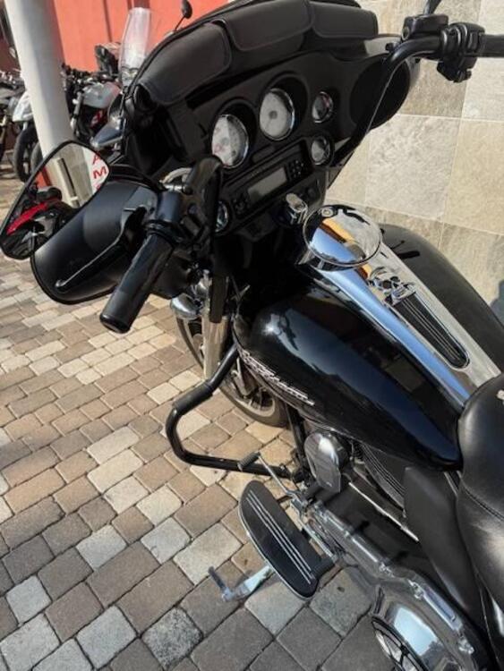 Harley-Davidson 1690 Street Glide (2011 - 13) - FLHX (4)