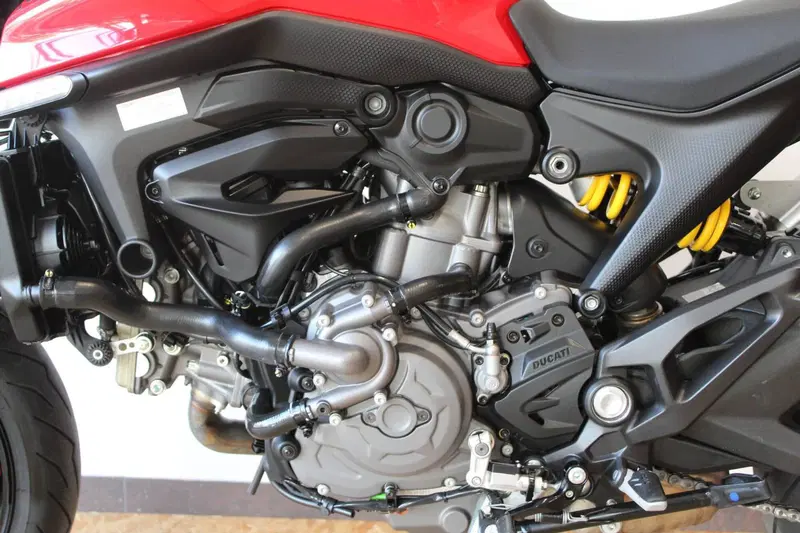Ducati Monster 937 + (2021 - 25) (11)