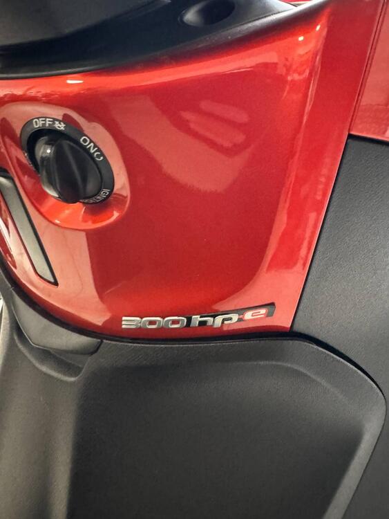 Piaggio Beverly 300 Hpe (2021) (4)