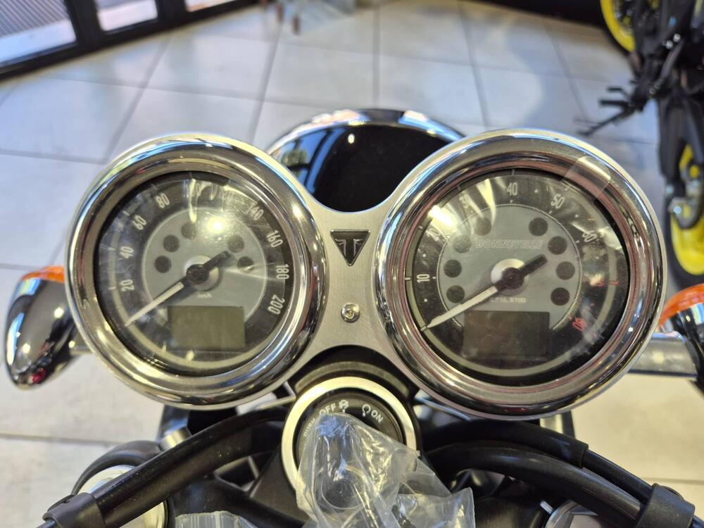 Triumph Bonneville T120 Elvis (2024 - 25) (4)