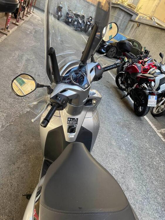 Honda SH 300 i ABS (2016 - 20) (2)