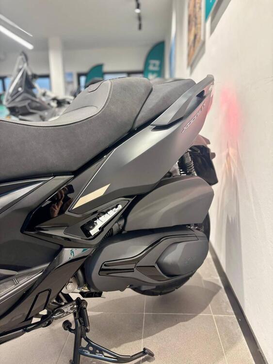 Kymco Xciting VS 400i (2023 - 25) (4)